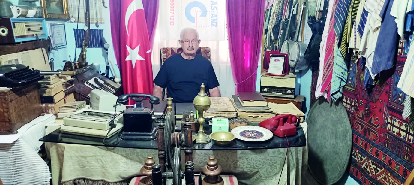 Kültürel mirası evinin bahçesinde yaşatıyor!