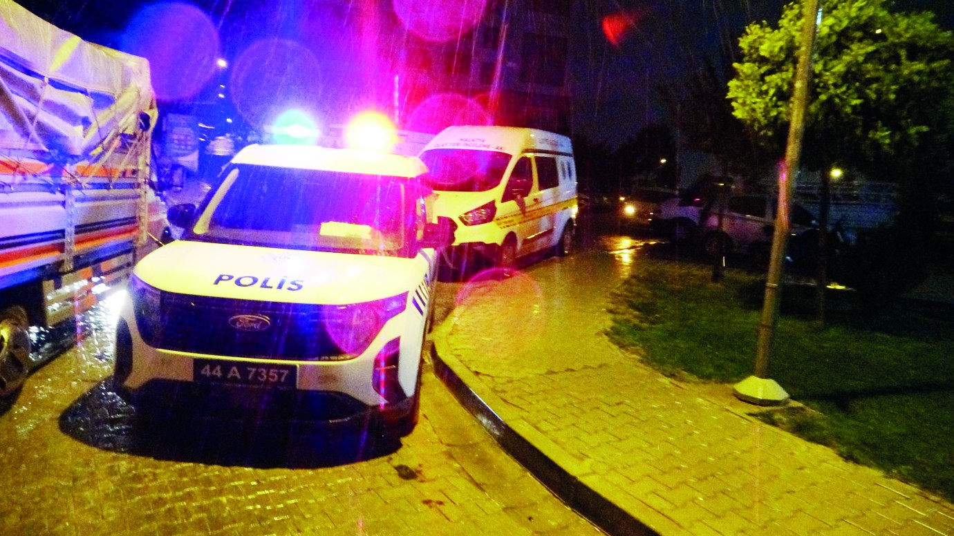 Yalnız yaşayan kadın evinde ölü bulundu