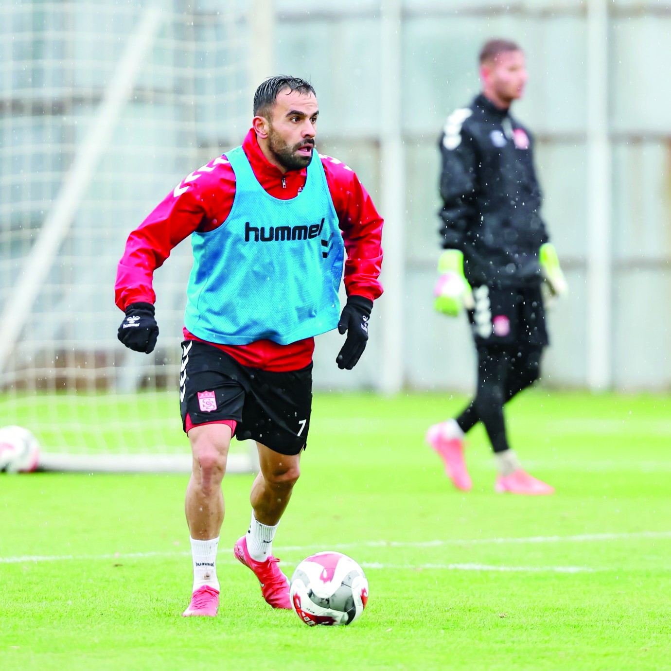 Sivasspor sağanak altında çalıştı