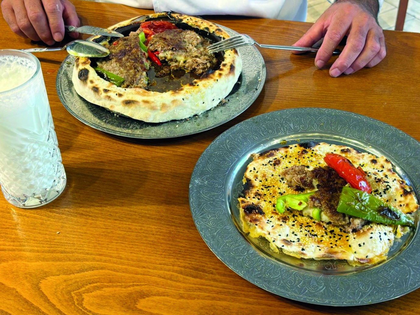 Kiremitte pişen lavaş kebabı damak çatlatıyor
