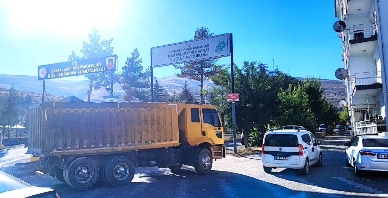 Yine hafriyat kamyonu, yine kaza!