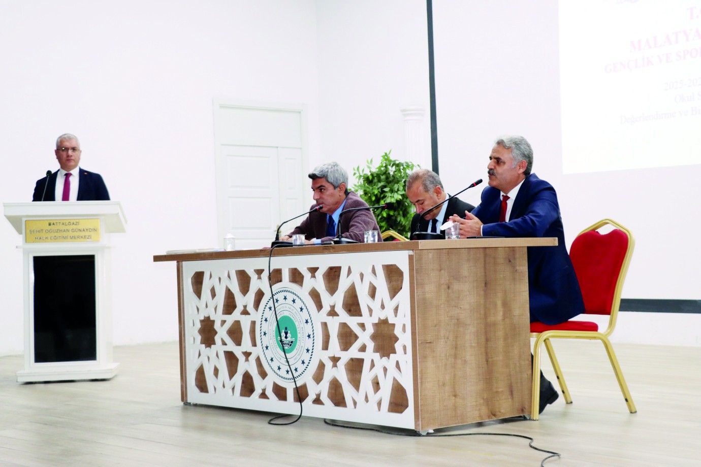 Okul sporları bilgilendirme toplantısı yapıldı
