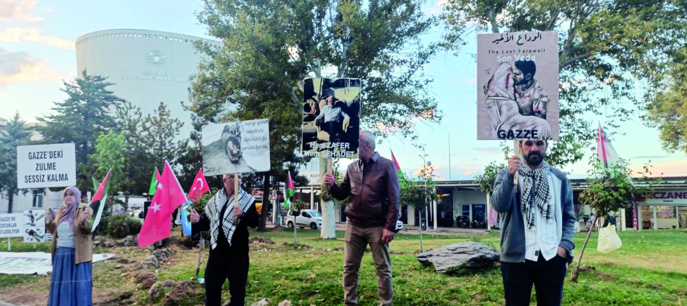 Malatyalılar, Gazze için sessiz çığlıklarını sürdürüyor