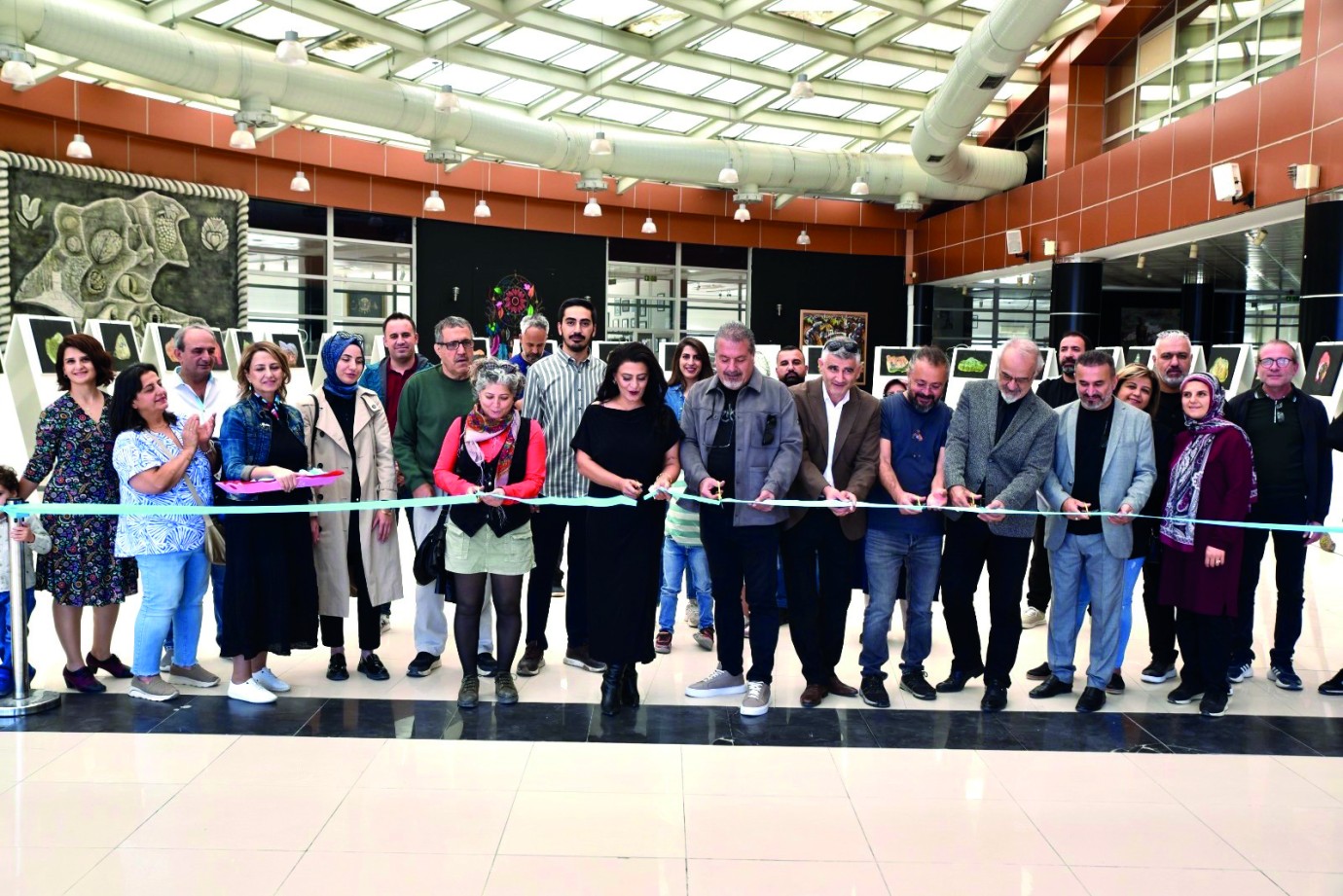 “Azura” sergisi geçmişi bugüne bağlıyor
