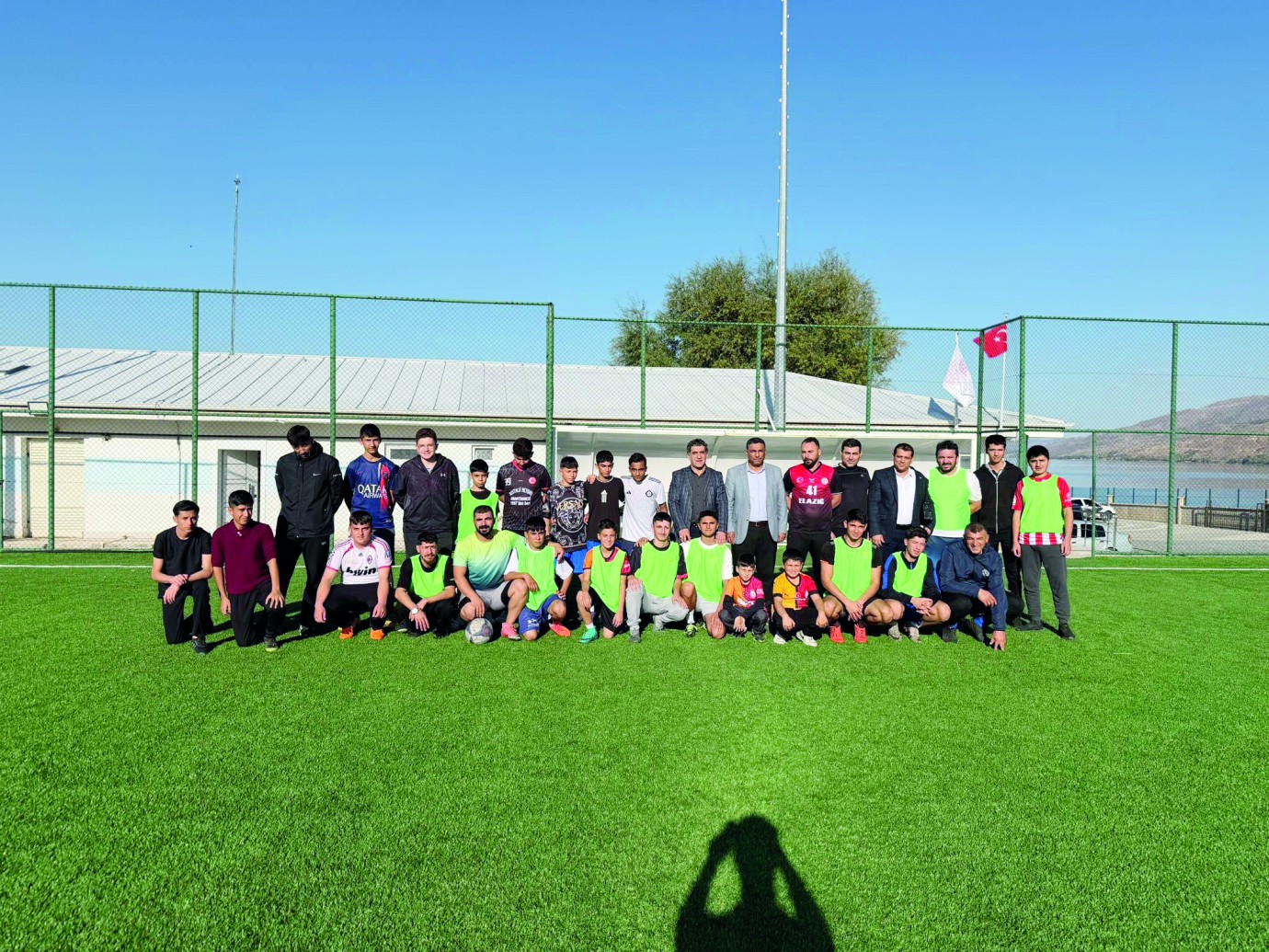 Sivrice’de öğrenciler ve aileleri futbol maçı yaptı