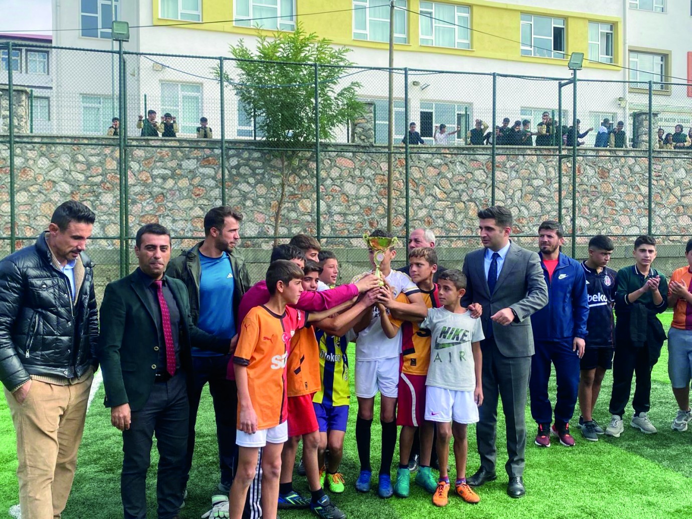Arıcak'ta ortaokullar arası futbol turnuvası sona erdi