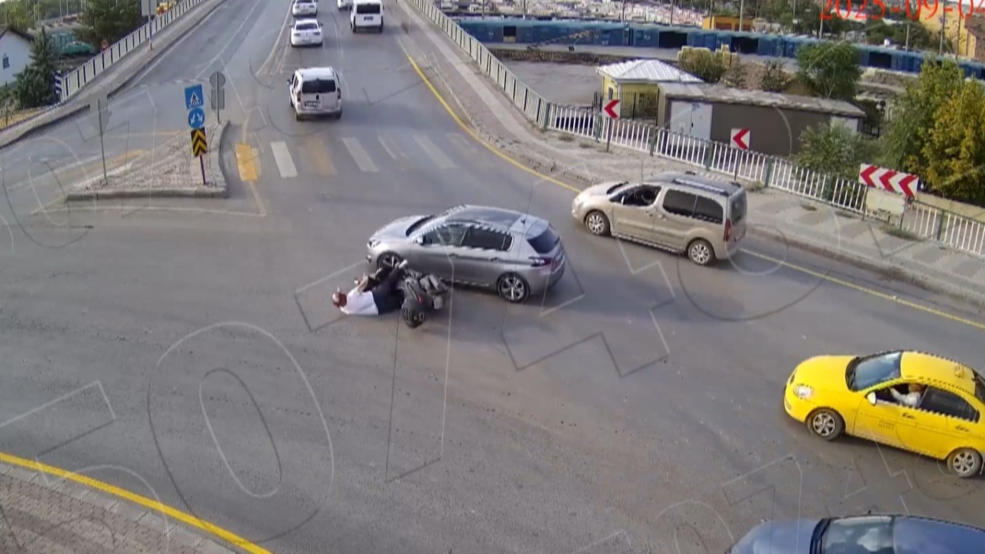 Kontrolsüz sürücülerin tehlike saçtığı anlar MOBESE’ye yandı