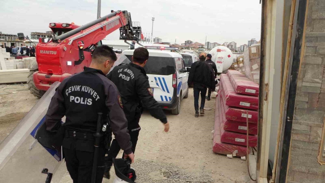 Şantiyede bıçaklı kavga: 4 yaralı