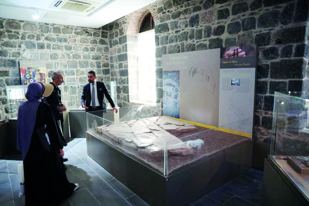 Tarihteki ilk musalla taşı Diyarbakır Müzesi'nde sergileniyor