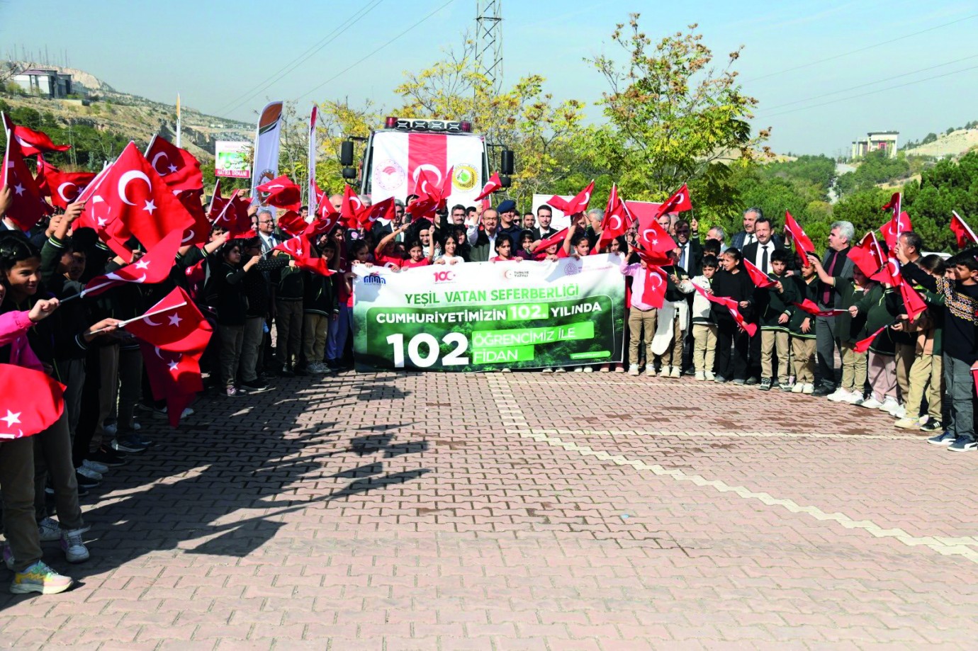 102 Öğrenci 102 Fidanı toprakla buluşturdu