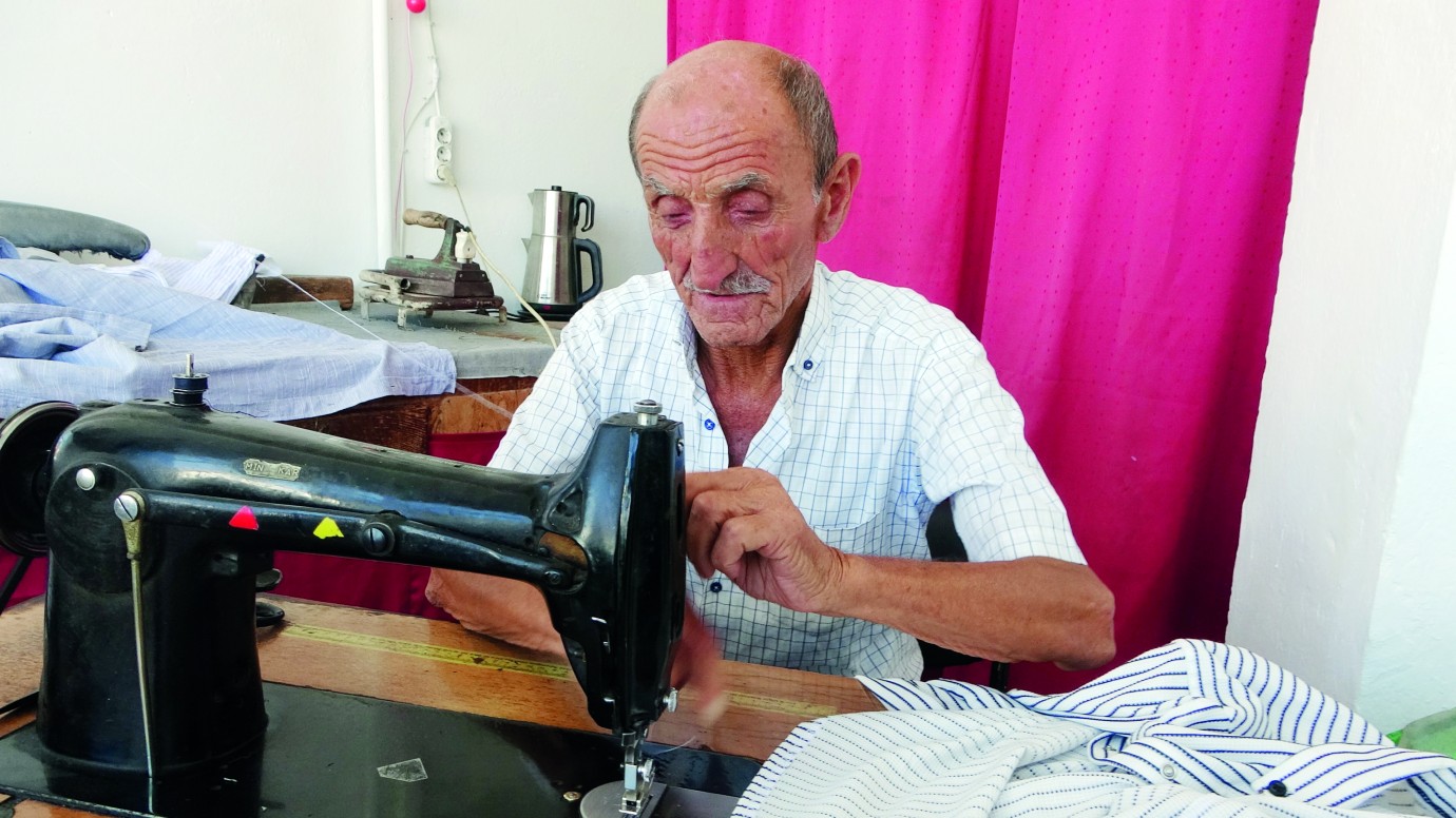 Çocuk yaşta eline aldığı iğne ipliği 60 yıldır bırakmadı