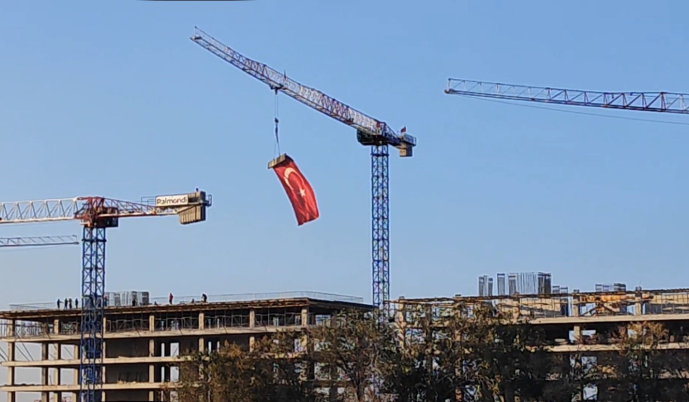 Vinç Operatöründen 29 Ekim’e Anlamlı Kutlama