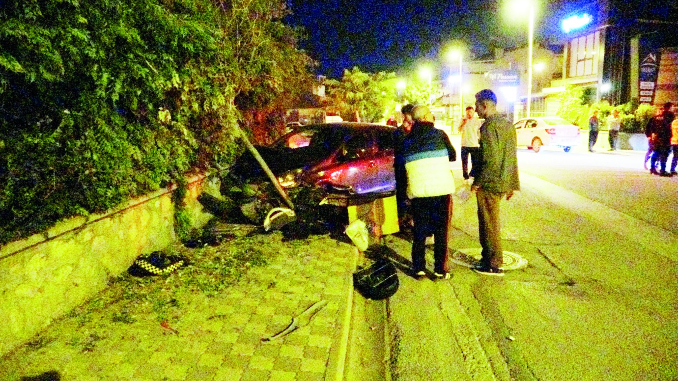 Otomobil ile Motosiklet Çarpıştı: 2 Yaralı