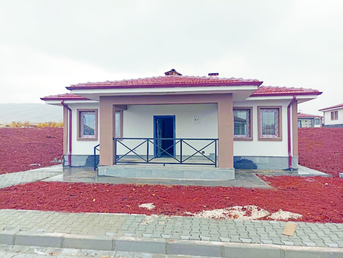 Vali ve Bakan Yardımcısı Doğanşehir’de Kırsal Konutları İnceledi