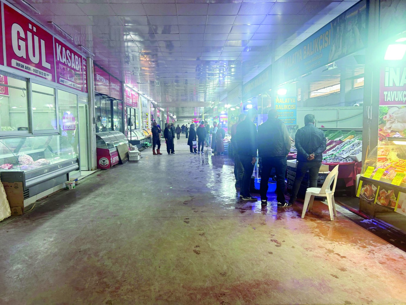 “Yol yok, çöp var, müşteri gelemiyor”