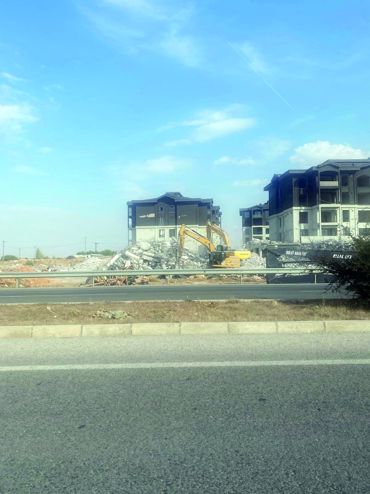 Topsöğüt Konutları’nda yıkım çalışmaları başladı