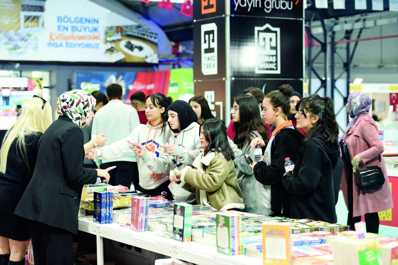 Malatya’da Kitap Fuarına 7’den 70’e yoğun katılım