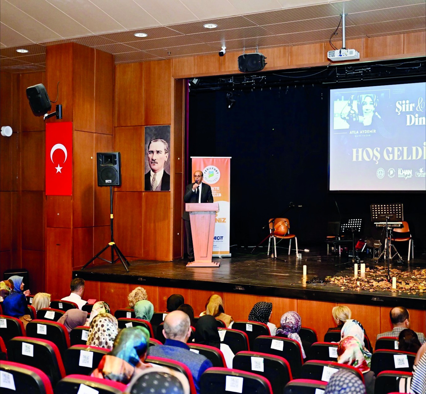 Sanatseverlerden tam not alan dinletide duygu dolu anlar yaşandı