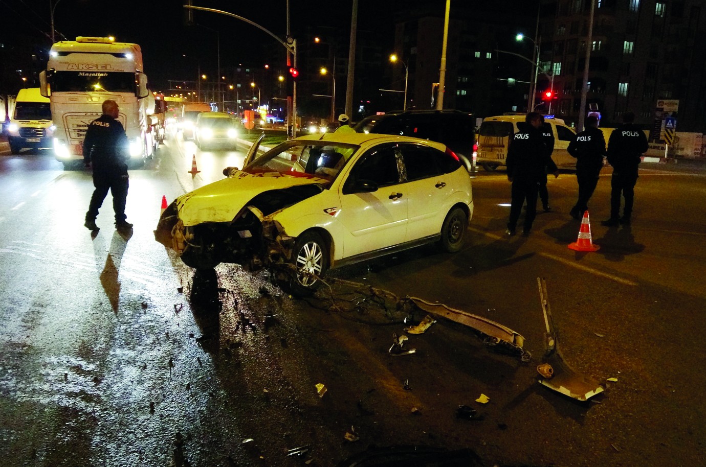 Ortalık savaş alanına döndü: 3 yaralı