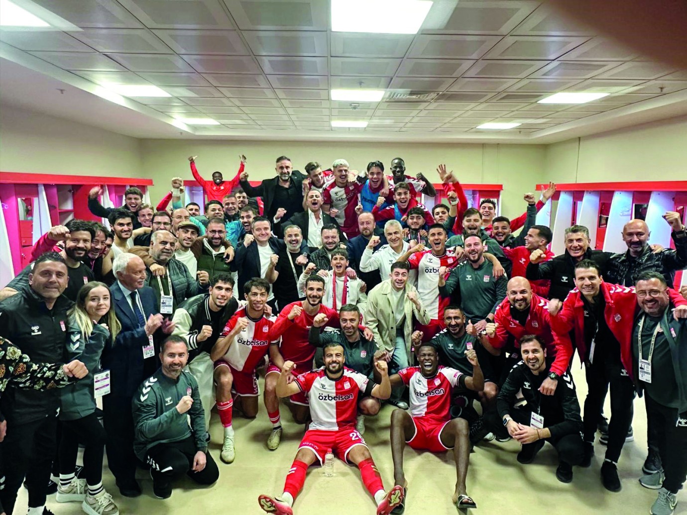 Sivasspor'dan galibiyet pozu