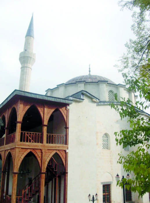 Gümrükçü Osman Paşa Camii dikkat çekiyor 