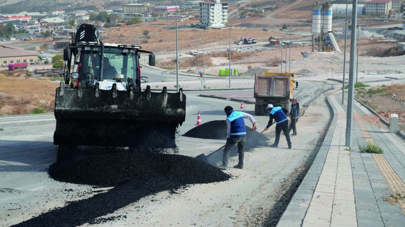 Çamurlu Mahallesinde Asfalt Yama Çalışması Yapıldı