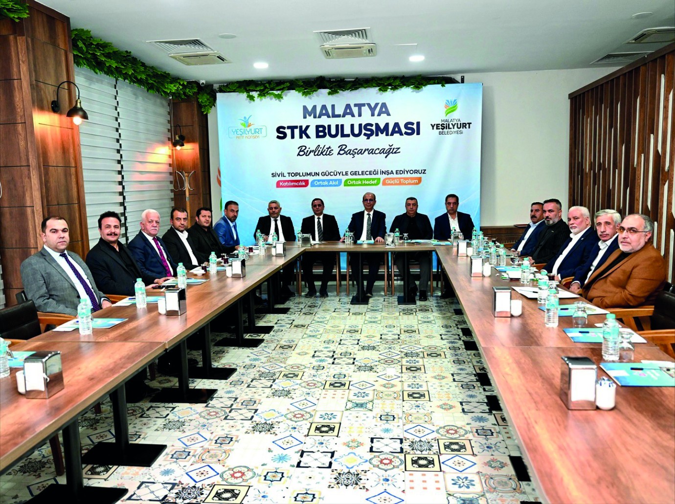 Başkan Geçit iş dünyasıyla ekonomik yol haritasını masaya yatırdı