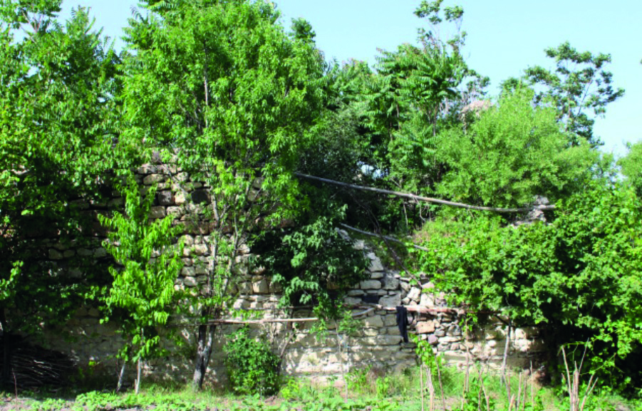 Kilise Kalıntısı dikkat çekiyor