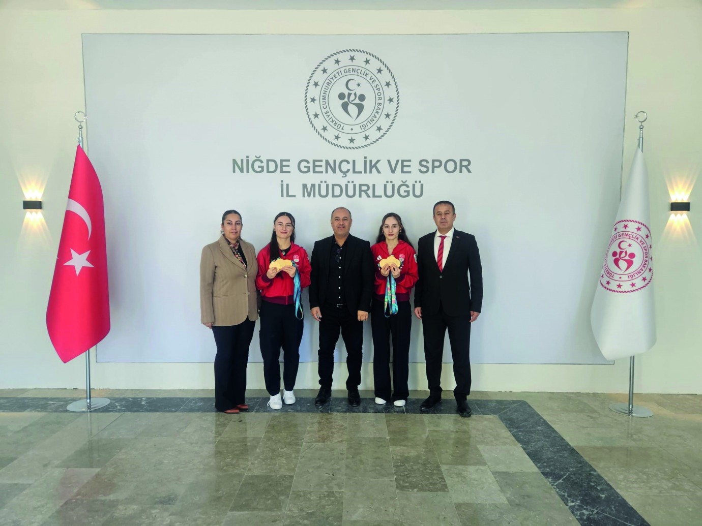 Şampiyon kardeşler Niğde’ye madalyalarla döndü
