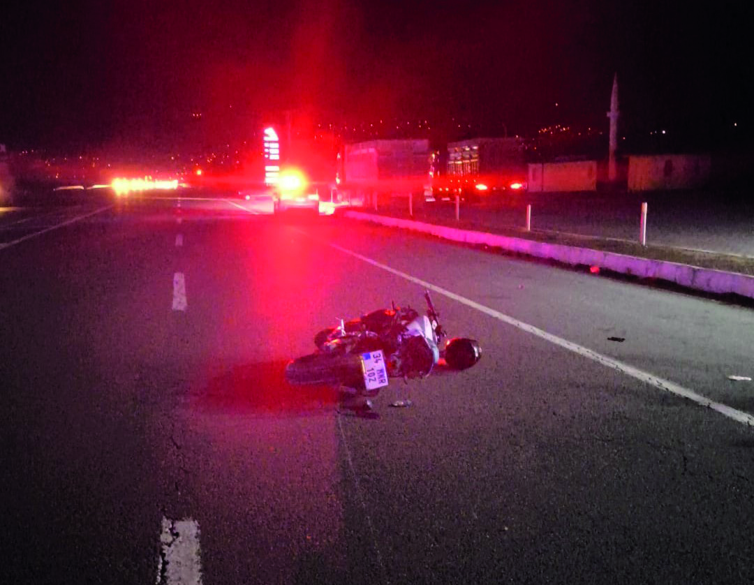 Motosiklet yayaya çarptı; sürücü hayatını kaybetti