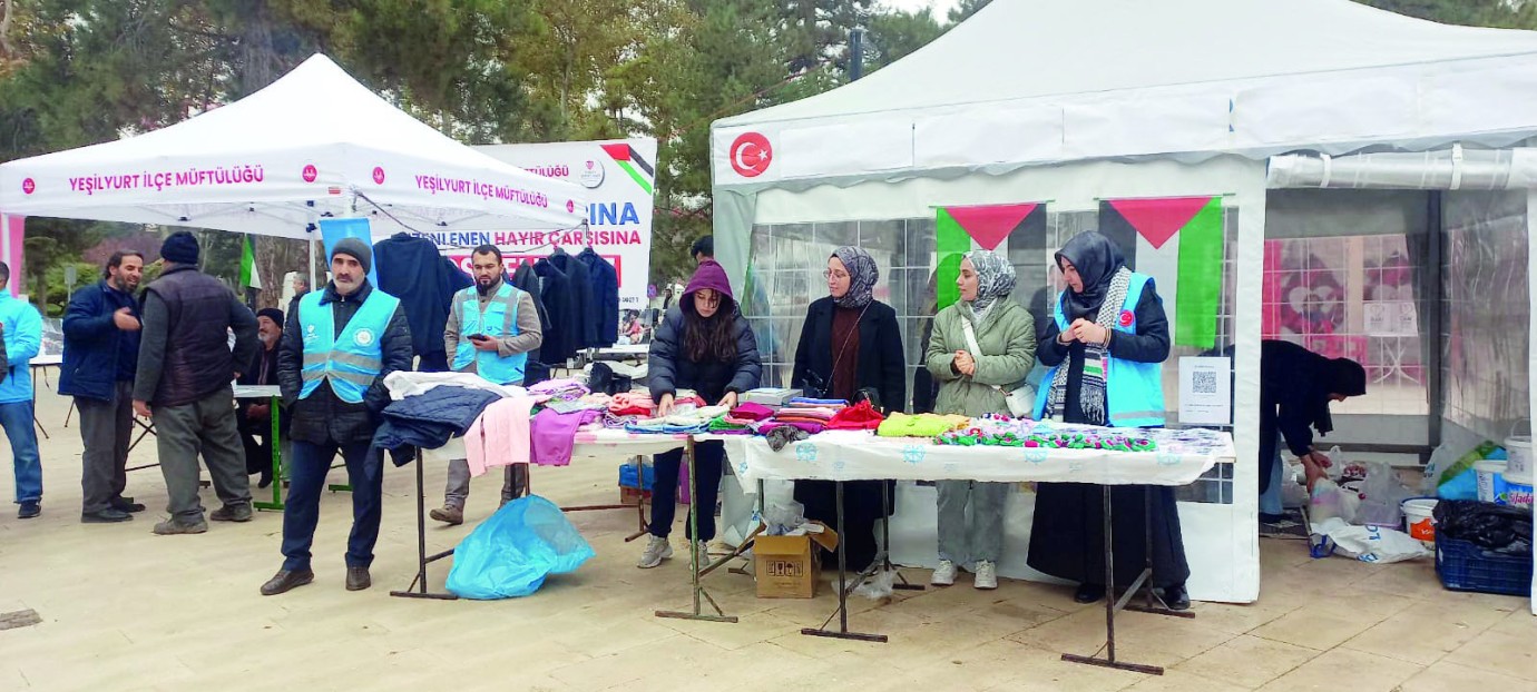 Filistin yararına hayır çarşısı açıldı