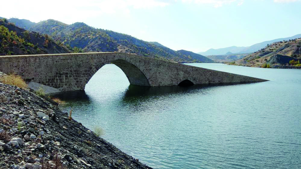 Roma dönemine ait Altınlı Köprüsü sular altında kalıyor