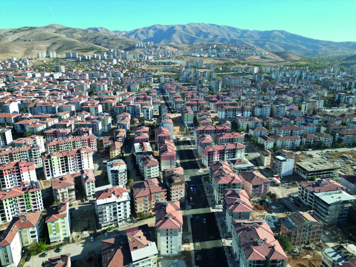 Turgut Temelli Caddesi eski canlılığına kavuşmak için gün sayıyor.