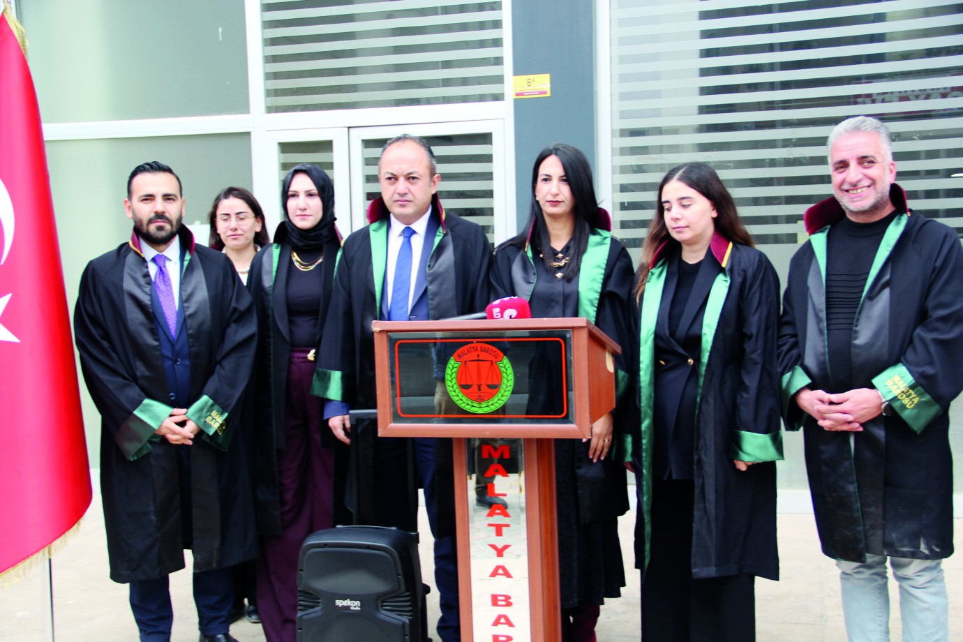 Susmuyoruz, korkmuyoruz!