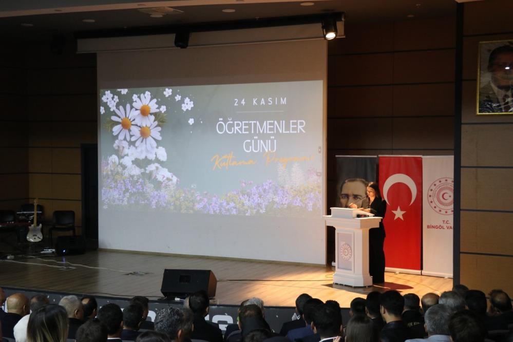 Bingöl'de Öğretmenler Günü coşkuyla kutlandı