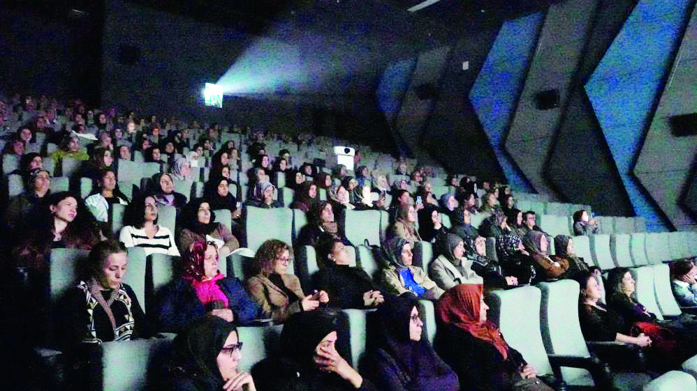 Kadınlar için film gösterimi