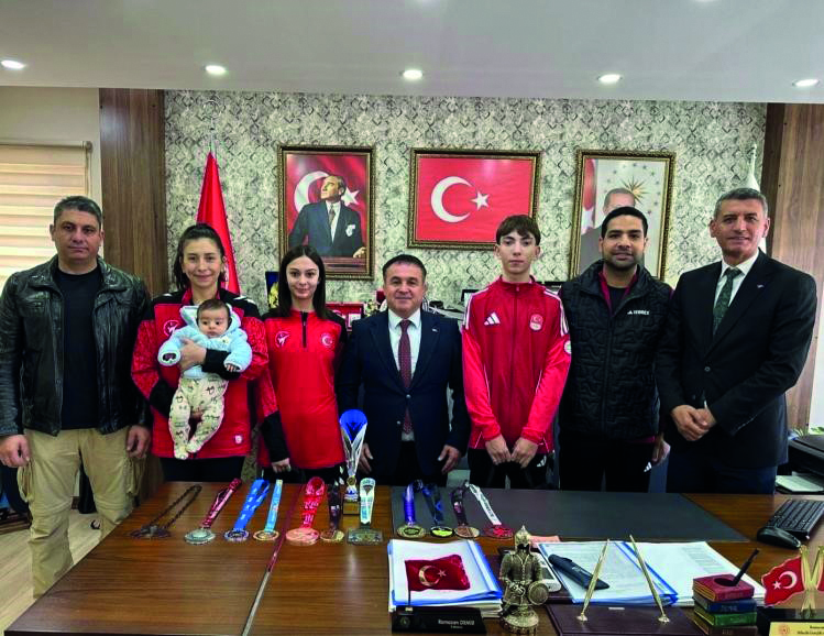 Avrupa üçüncüsü olan sporculara tebrik