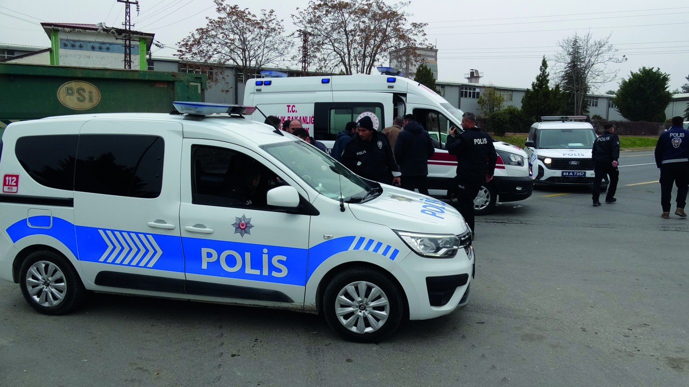 Fenalaşan polis hastaneye kaldırıldı