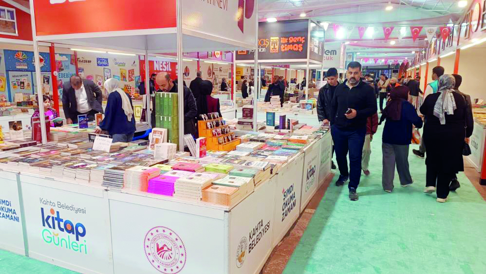 Kahta'da açılan ilk kitap fuarına yoğun ilgi