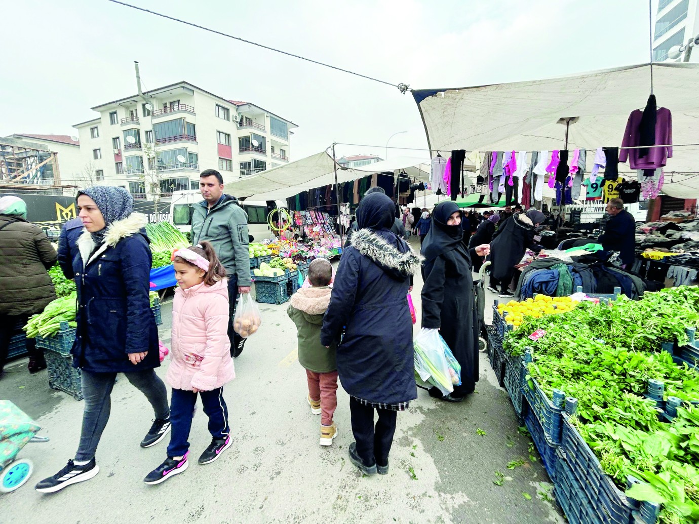 Semt pazarlarında fiyatlar yüz güldürüyor