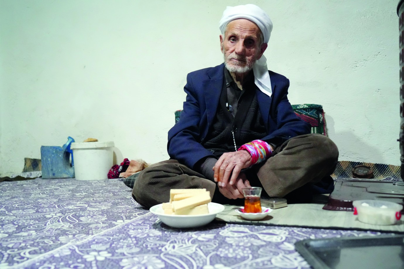50 yıldır sadece çay ve gofretle yaşamını sürdürüyor