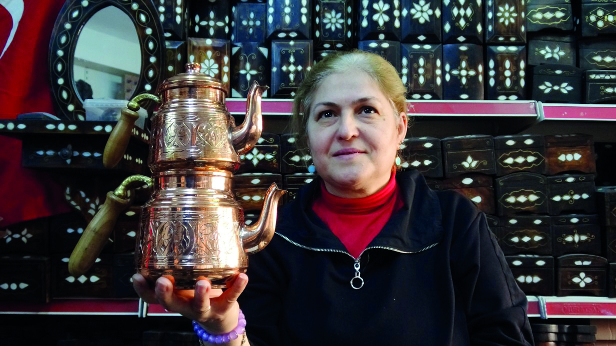Maharetleriyle erkeklere taş çıkartıyor