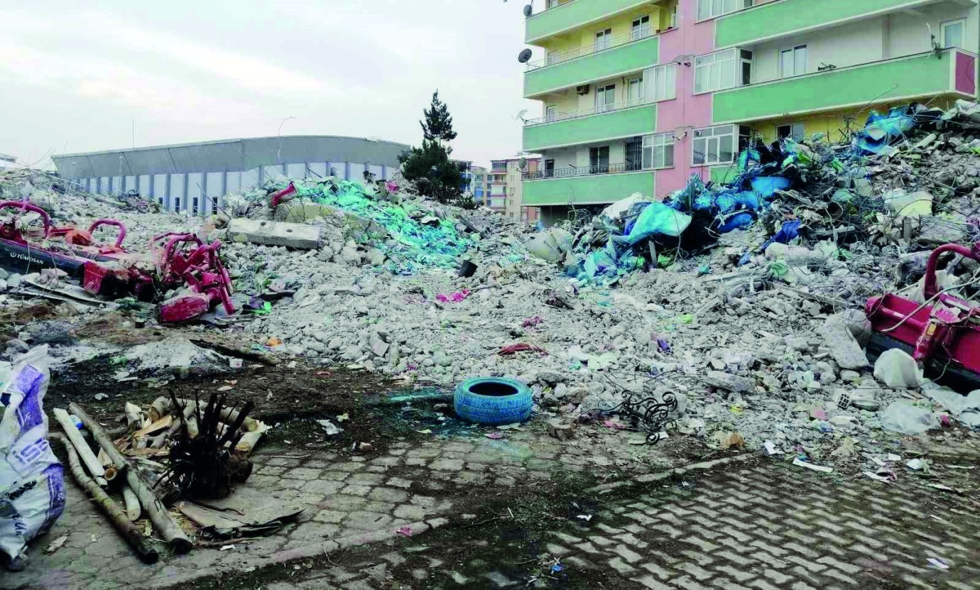 Ermeç Apartmanı faciasında dava ertelendi!