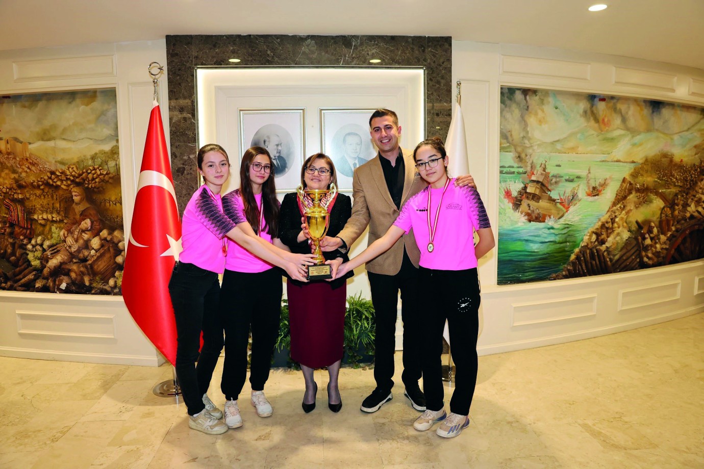 Şampiyonlar, Şahin ile bir araya geldi