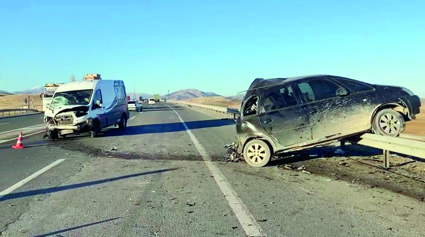 Battalgazi’de feci çarpışma: 1’i ağır, 3 yaralı