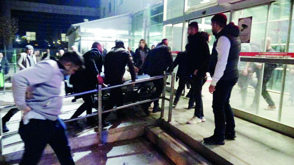 Bıçaklı kavga: 3 yaralı