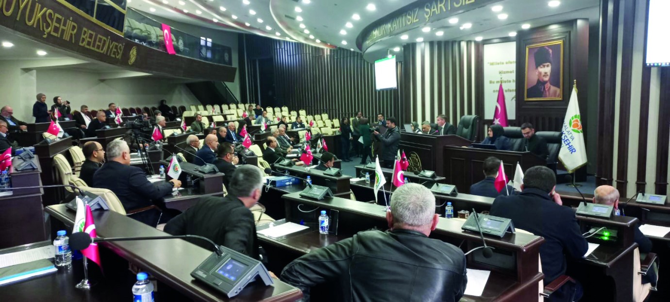 Yılın ilk toplantısı koltuk tartışmasıyla başladı 