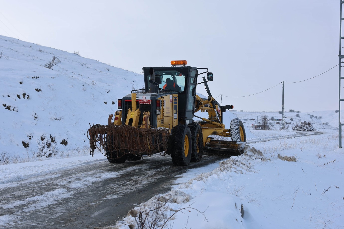Komşuda 178 yerleşim yerinin yolu ulaşıma kapalı