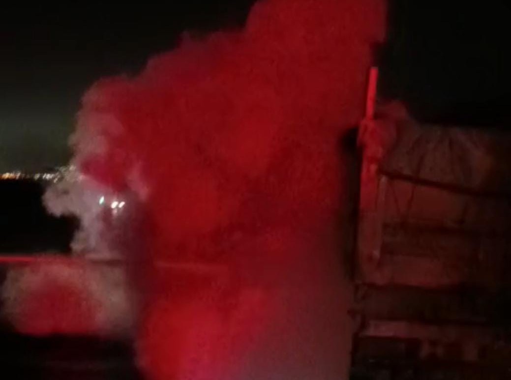 Malatya’da yürekleri ağza getiren anlar: Amonyum nitrat yüklü TIR yandı