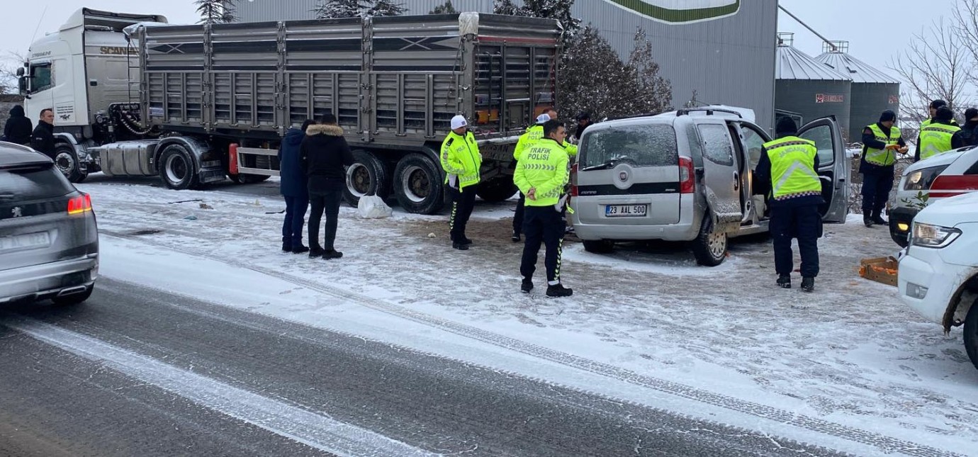 Malatya yolunda korkunç kaza! Yaşlı çift hayatını kaybetti